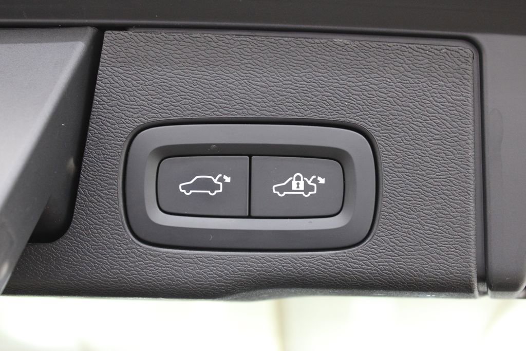 Used 2023 Volvo XC60 B5 Ultimate image 32