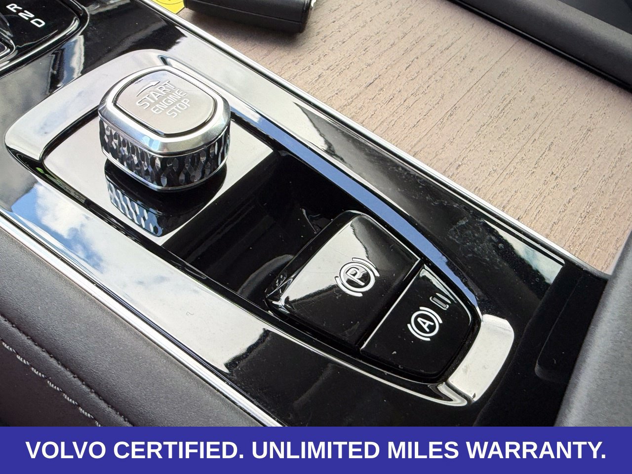 Certified 2025 Volvo XC90 B5 Core AWD/4WD image 24