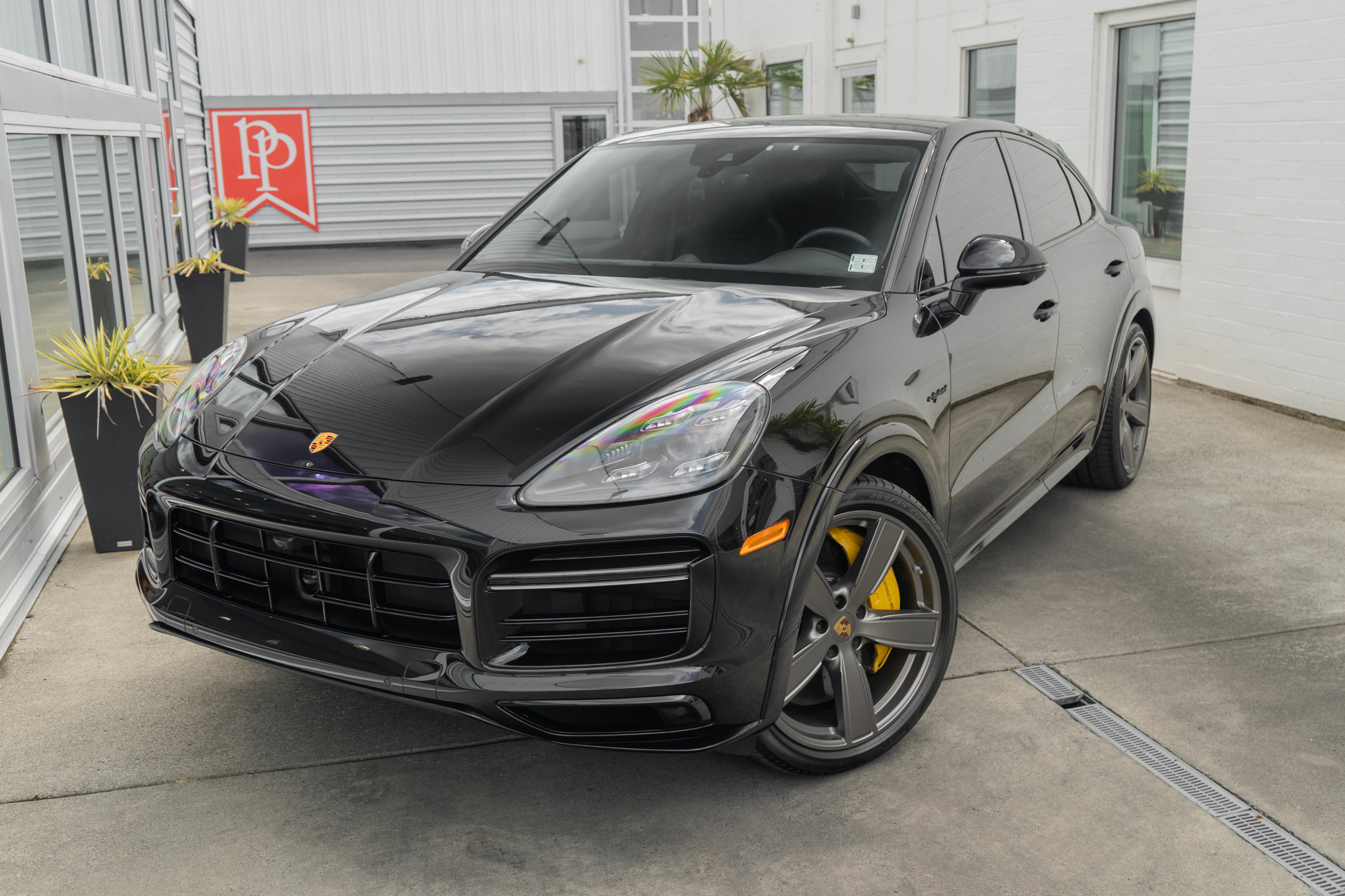 Used 2022 Porsche Cayenne Turbo S AWD/4WD image 3