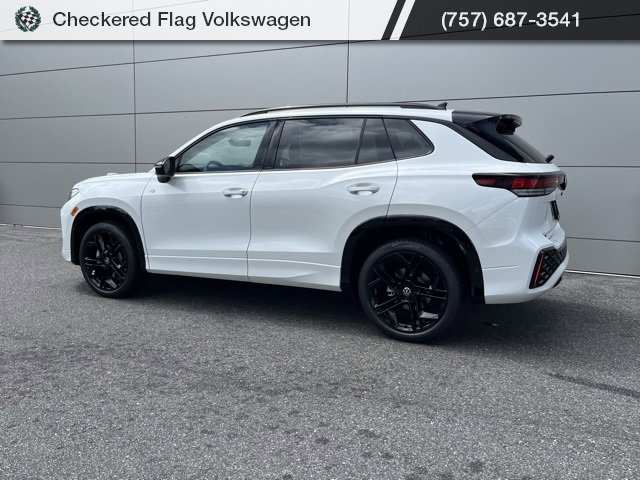 New 2025 Volkswagen Tiguan SE R-Line image 17