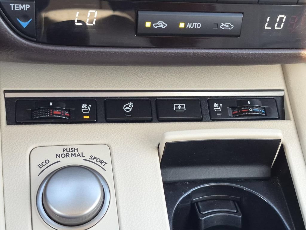 Used 2017 Lexus ES 350 w/ Luxury Package FWD image 28