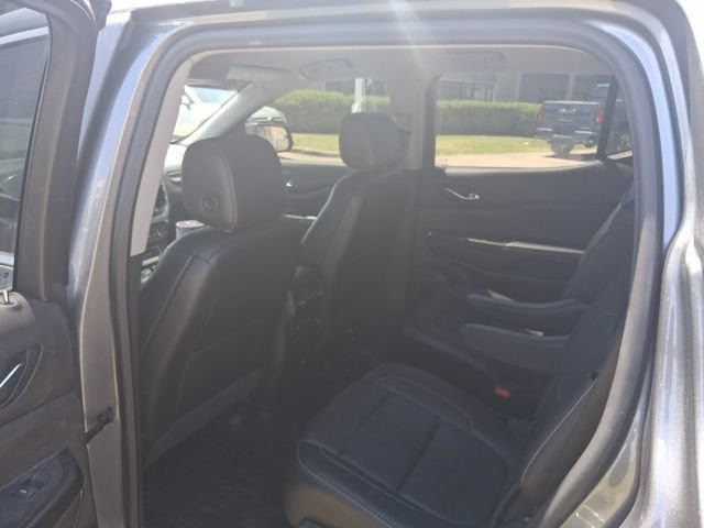 Used 2021 GMC Acadia SLT w/ LPO, Floor Liner Package FWD image 9