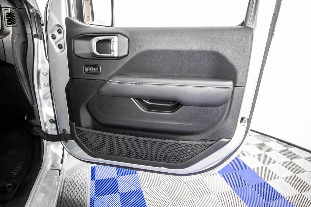 Used 2023 Jeep Gladiator Overland image 16