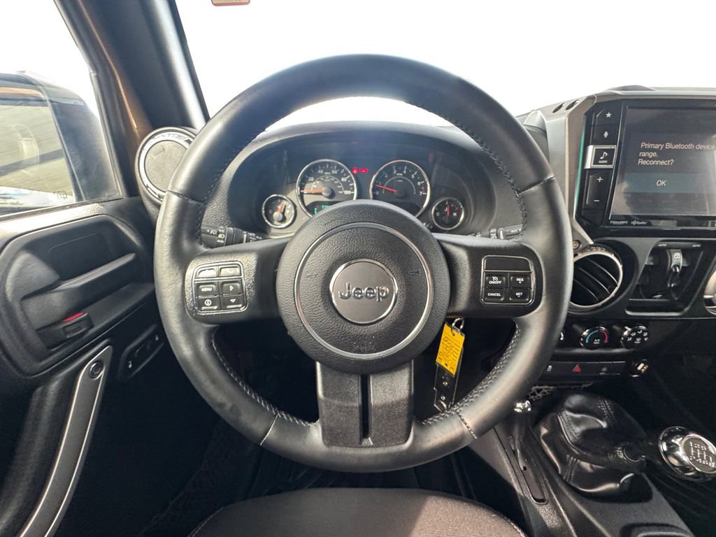 Used 2015 Jeep Wrangler Unlimited Rubicon w/ Connectivity Group image 12