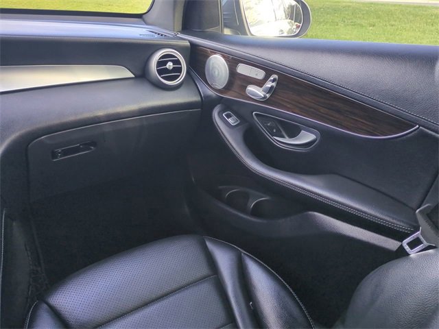 Used 2017 Mercedes-Benz GLC 300 4MATIC w/ Premium 2 Package image 17