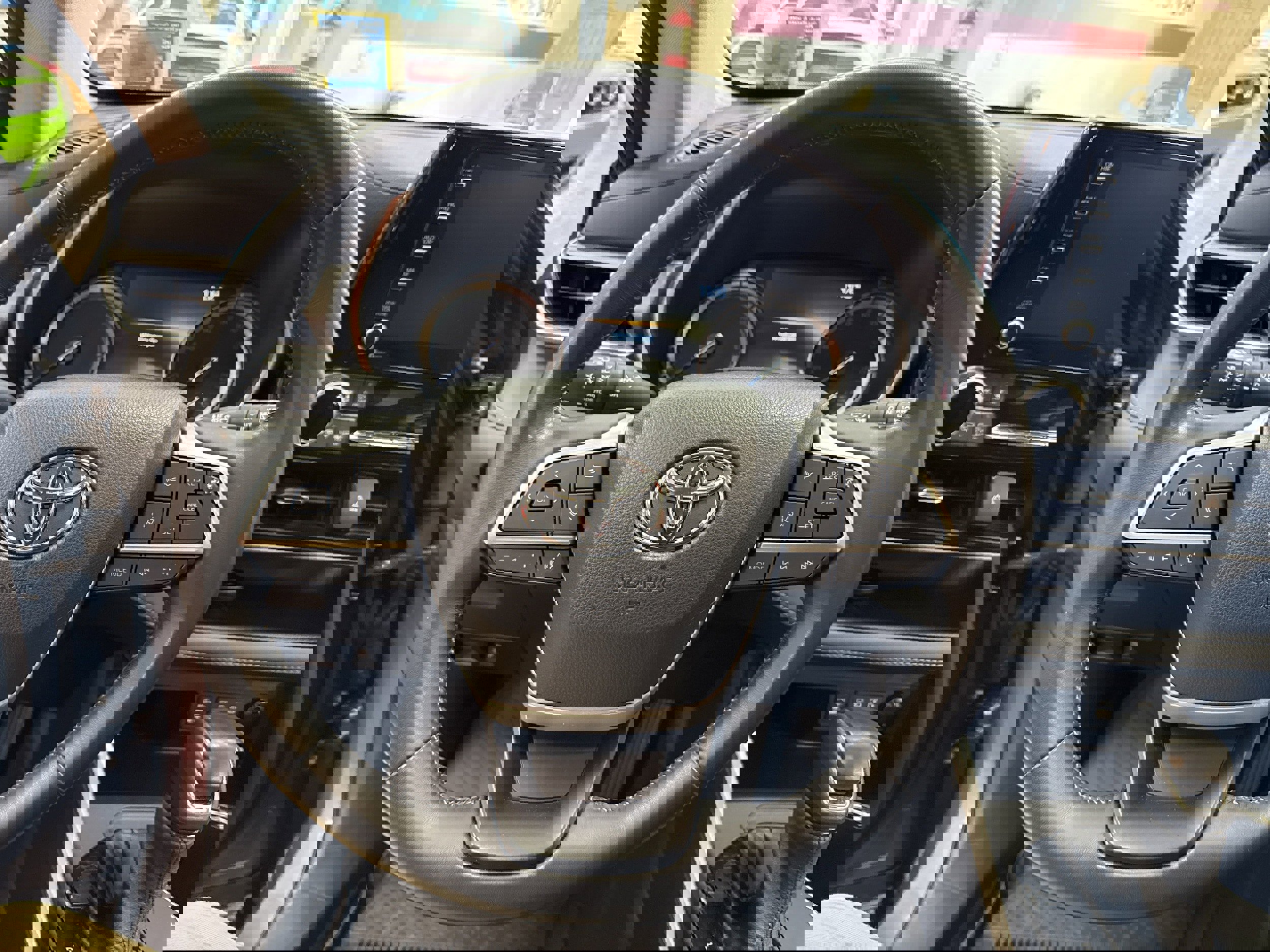 Used 2022 Toyota Highlander XLE image 31