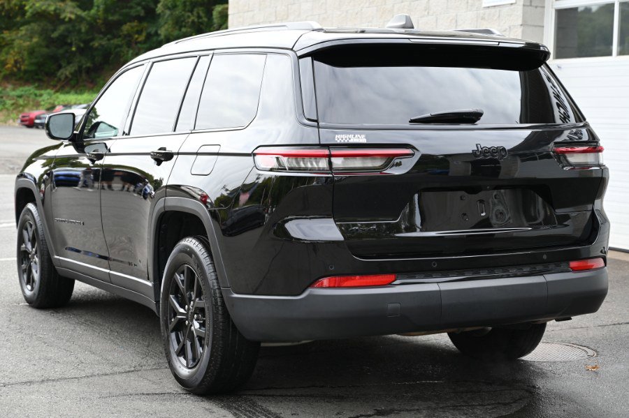 Used 2024 Jeep Grand Cherokee L Laredo image 5