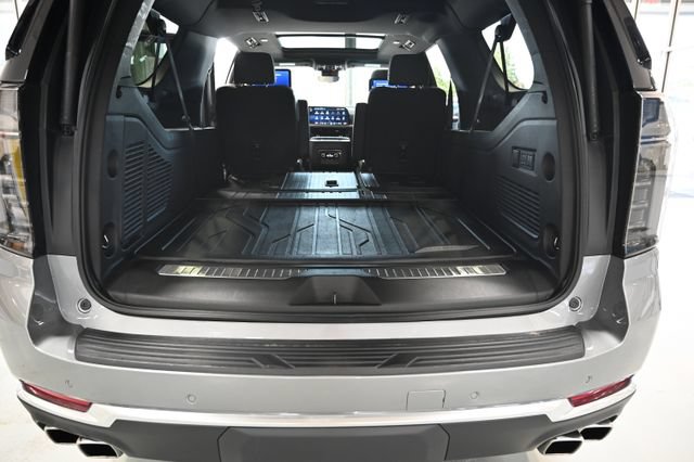 Used 2025 Chevrolet Suburban High Country AWD/4WD image 34