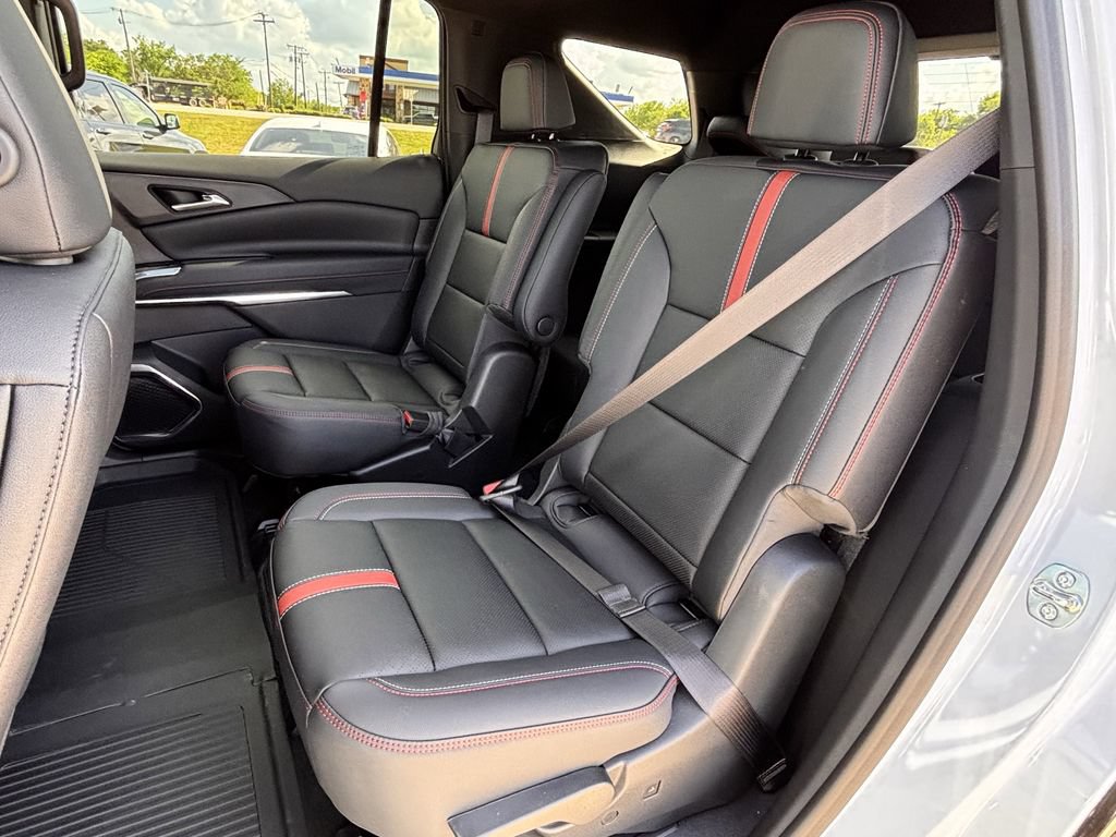 New 2026 Chevrolet Traverse RS w/ LPO, Floor Liner Package FWD image 27