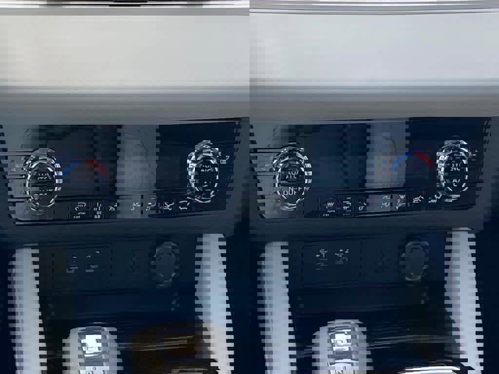 New 2025 Mitsubishi Outlander SE image 6