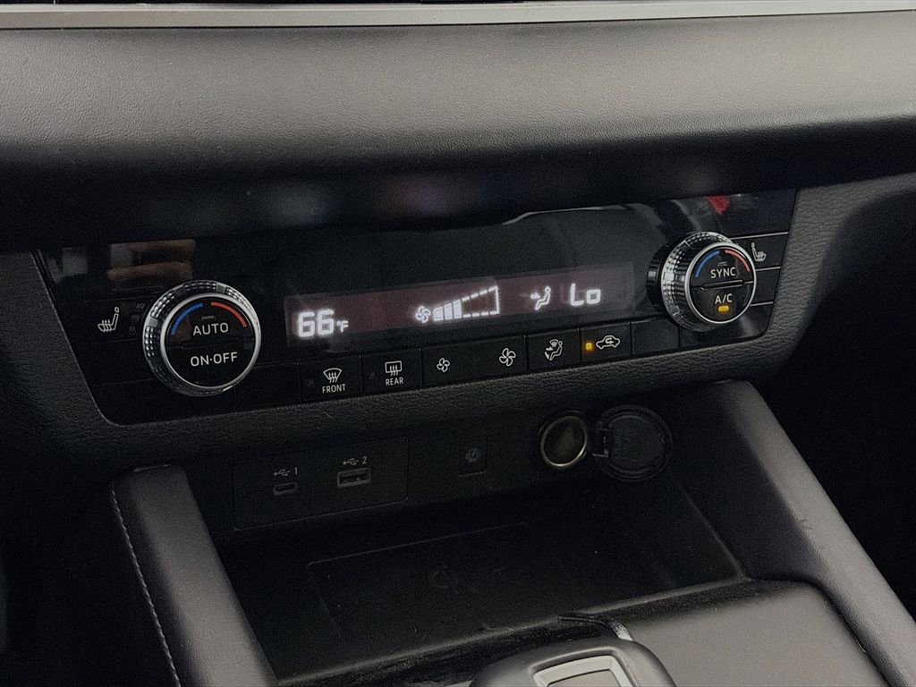 Used 2024 Mitsubishi Outlander SE Black Edition image 19