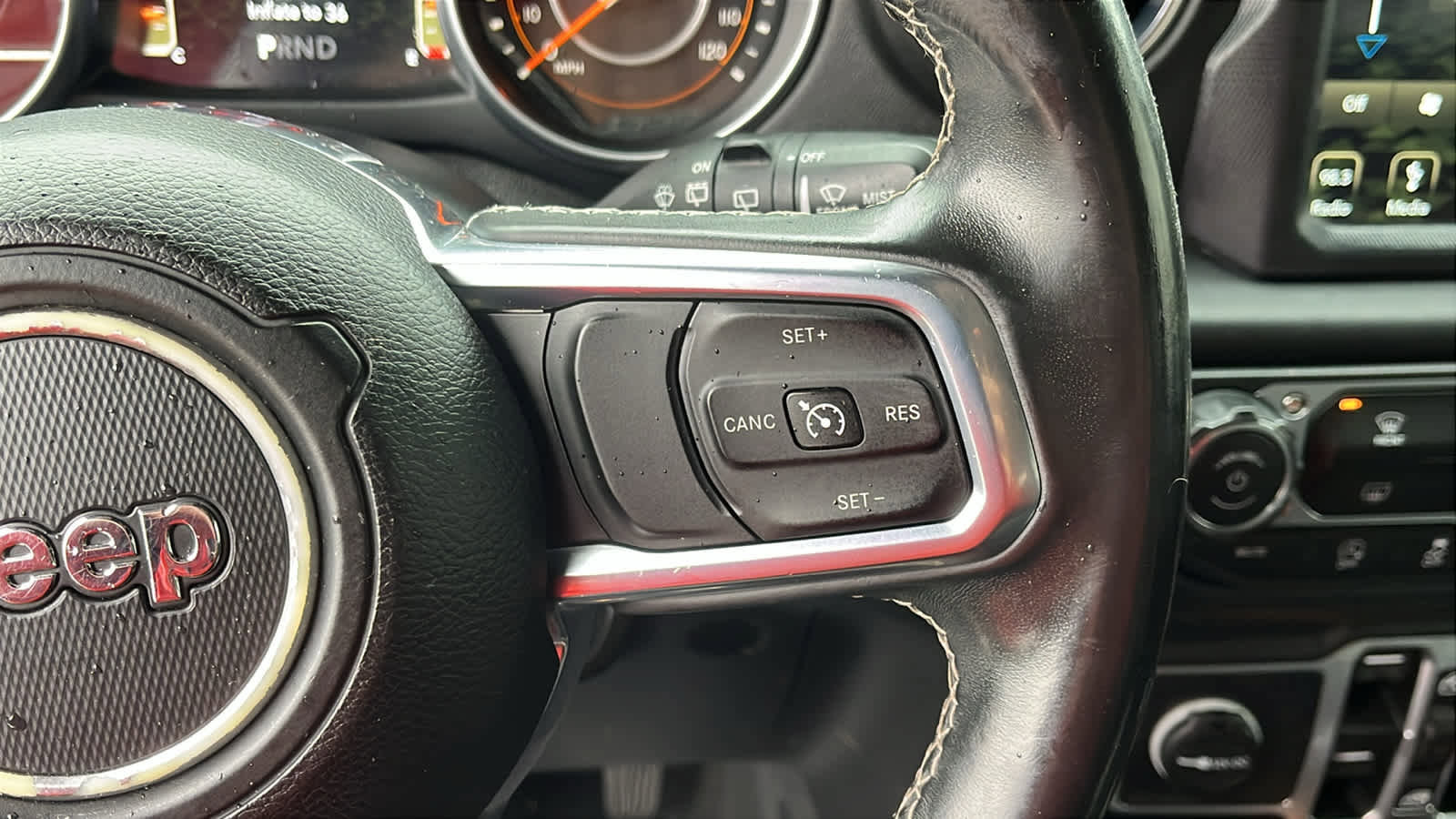 Used 2018 Jeep Wrangler Unlimited Sahara image 13