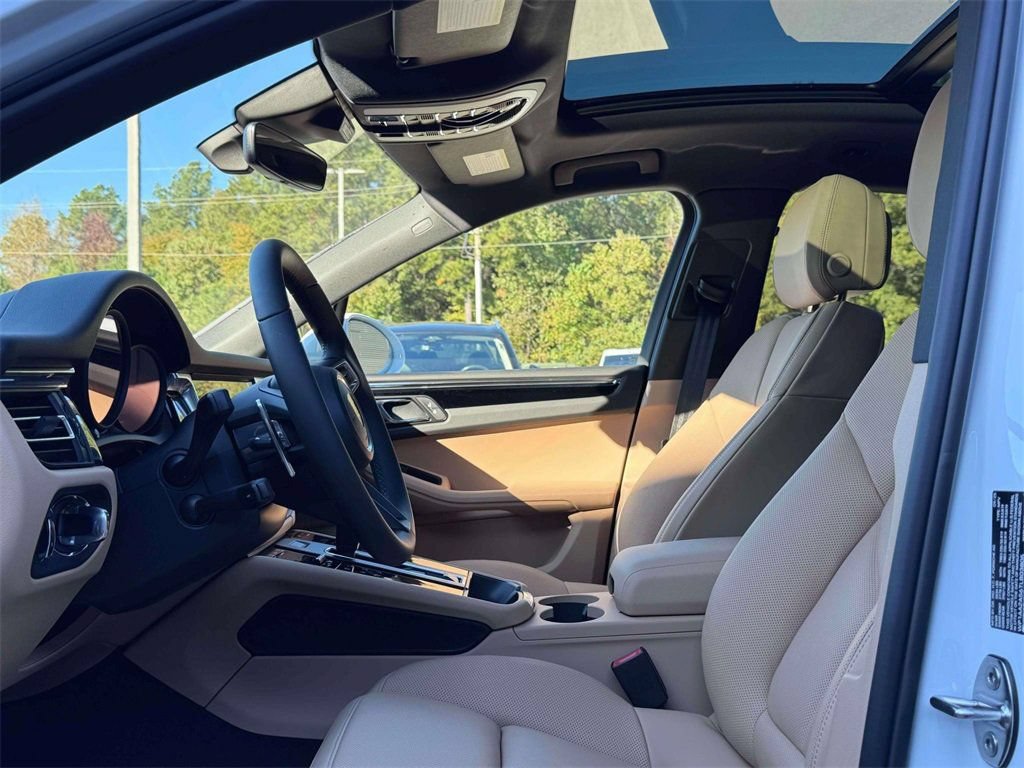 New 2026 Porsche Macan AWD/4WD image 6