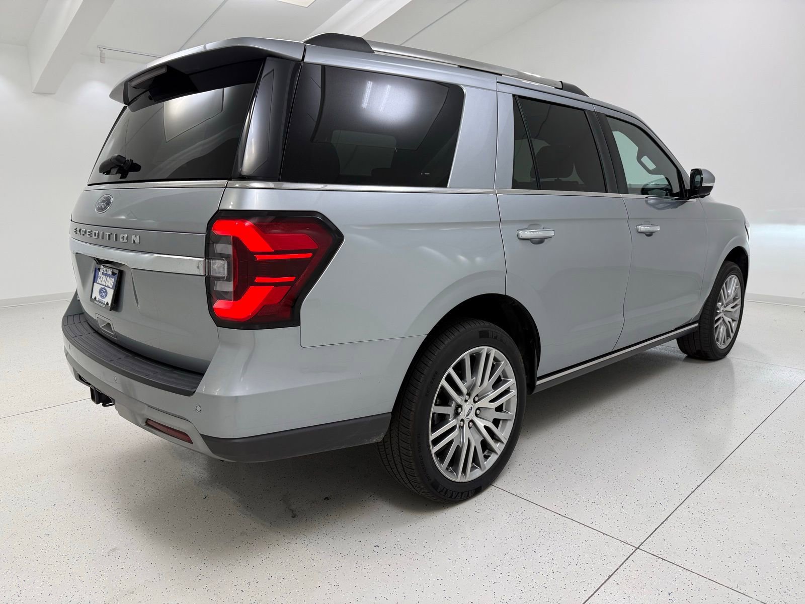 Used 2024 Ford Expedition Limited image 7