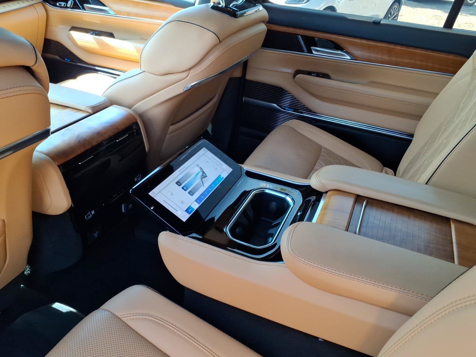 Used 2023 Jeep Grand Wagoneer Series III AWD/4WD image 22