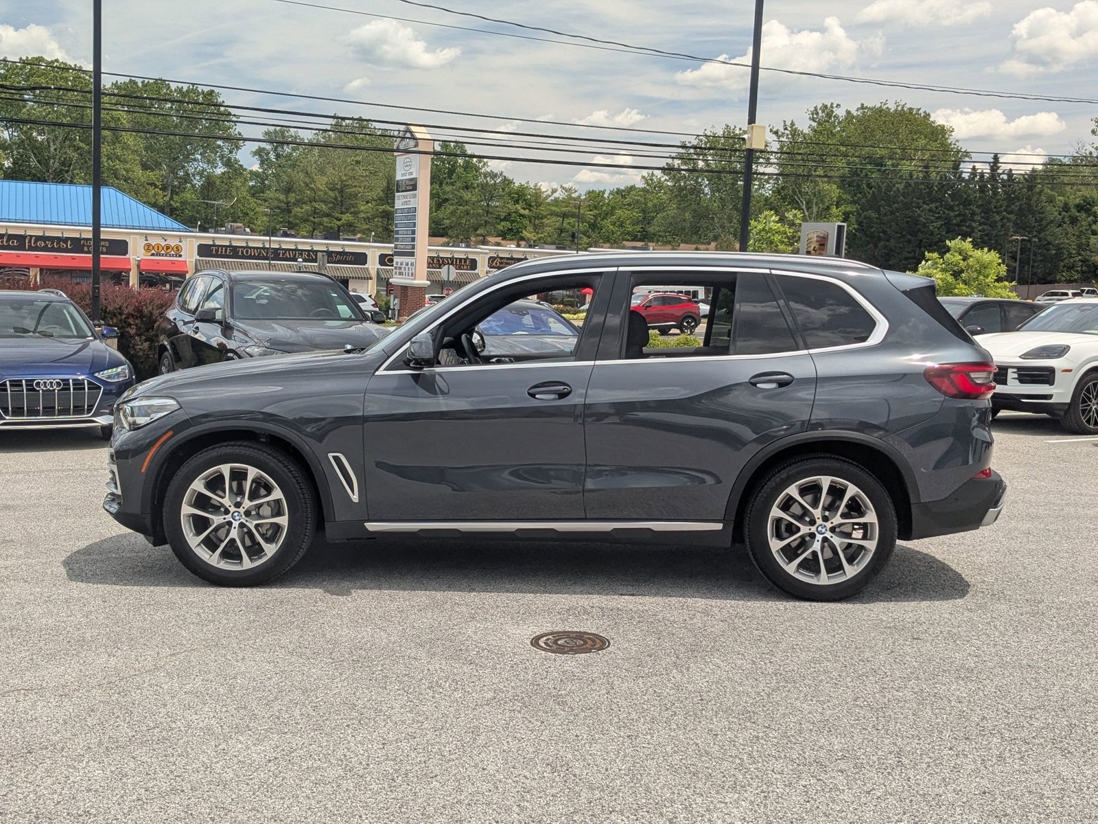 Used 2022 BMW X5 xDrive40i w/ Premium Package AWD/4WD video 2