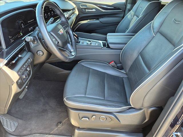 Used 2023 Cadillac Escalade Sport w/ LPO, ONYX Package AWD/4WD image 17