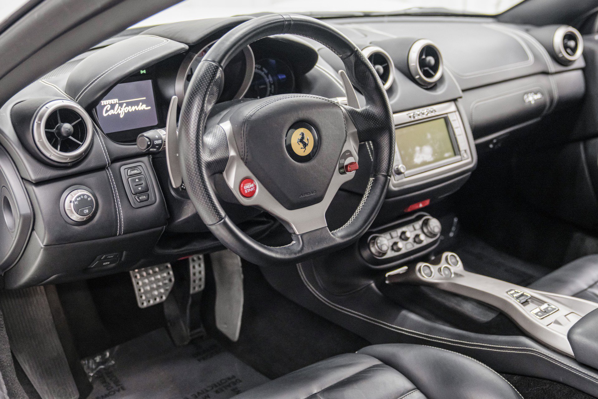 Used 2014 Ferrari California image 12