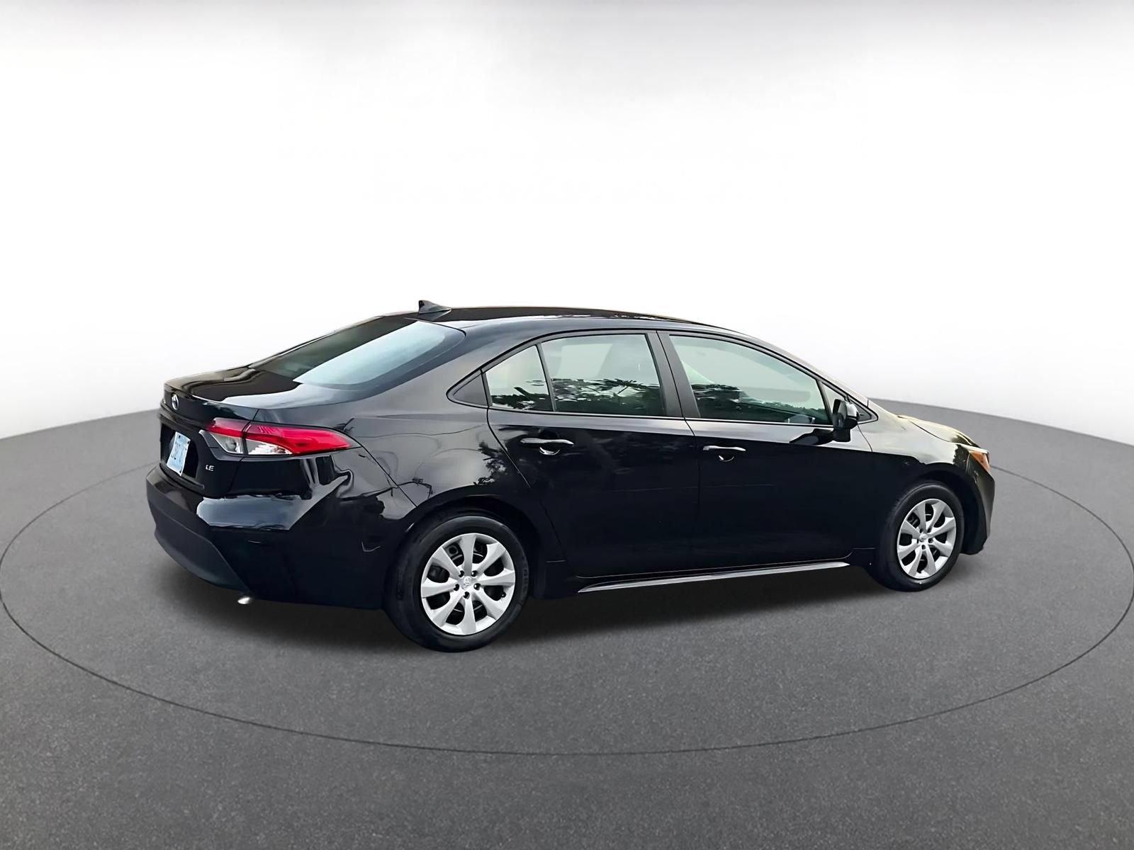 Used 2025 Toyota Corolla LE FWD image 13