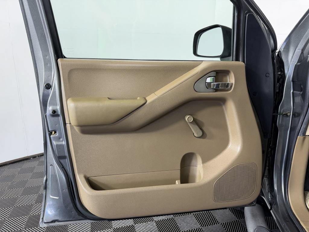 Used 2005 Nissan Frontier SE AWD/4WD image 31