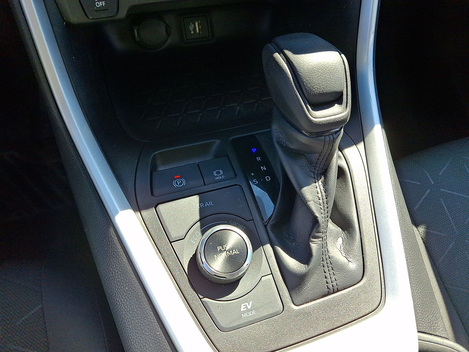 Used 2023 Toyota RAV4 XLE AWD/4WD image 12