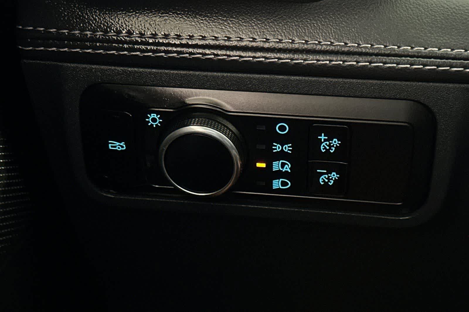 Used 2025 Ford Mustang Premium RWD image 32