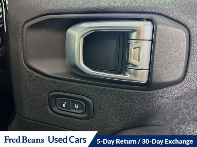 Used 2023 Jeep Wrangler Unlimited Sahara AWD/4WD image 39