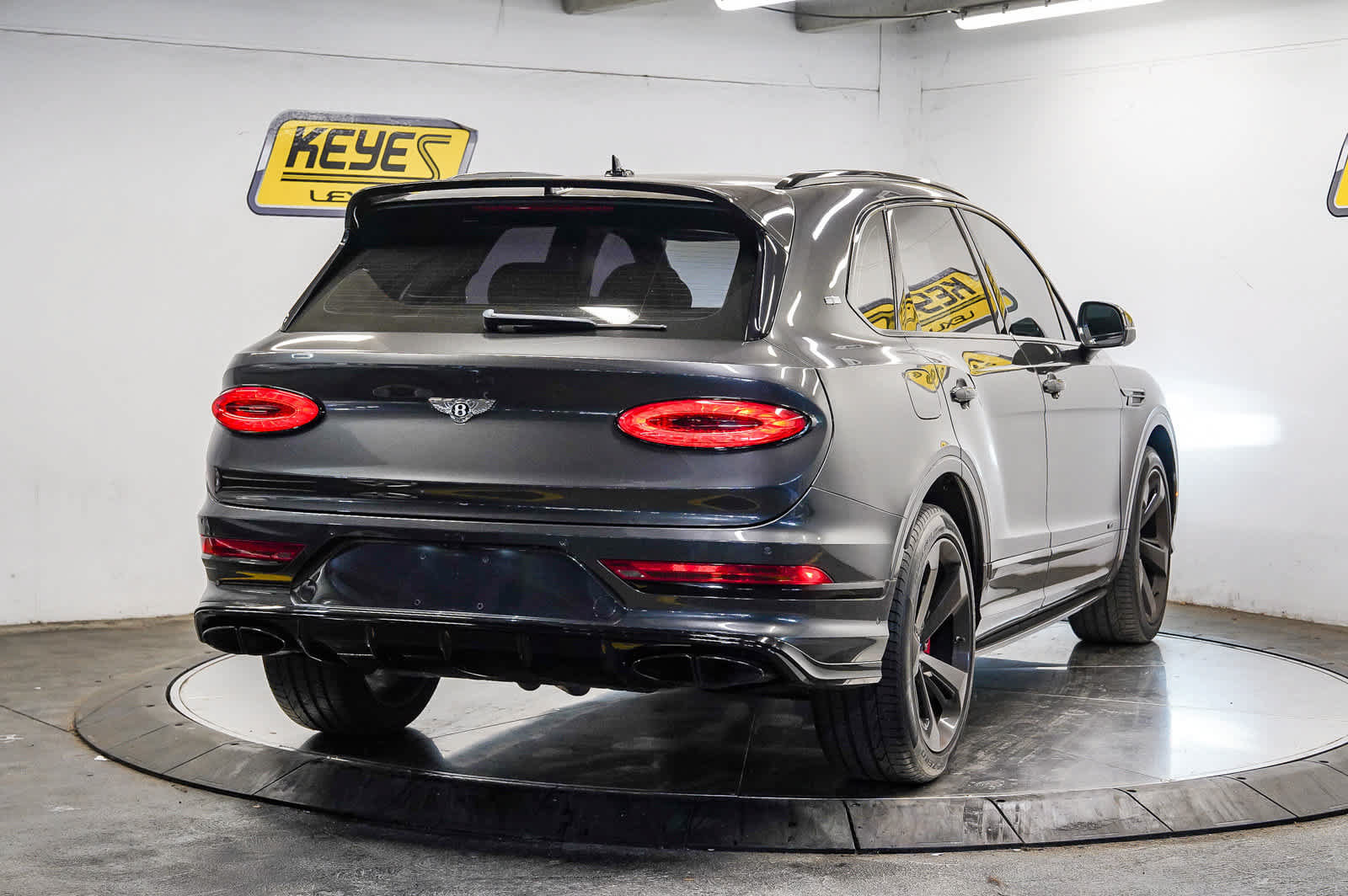 Used 2021 Bentley Bentayga AWD/4WD image 4