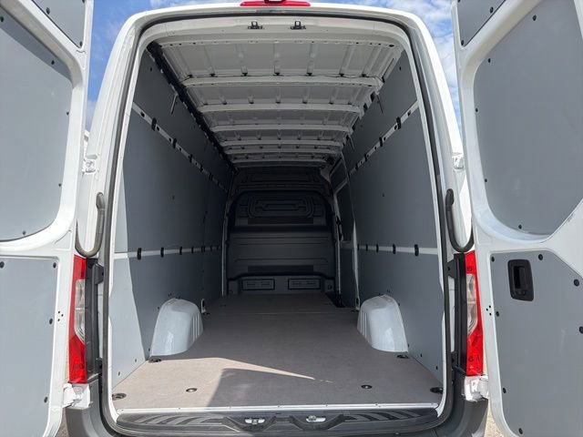 Used 2024 Mercedes-Benz Sprinter 2500 image 17
