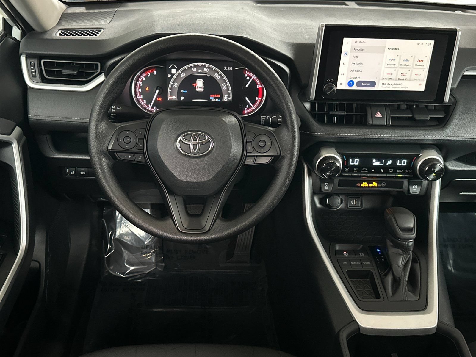 Used 2025 Toyota RAV4 XLE FWD image 13