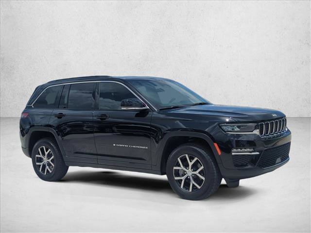 Used 2025 Jeep Grand Cherokee Limited RWD image 3