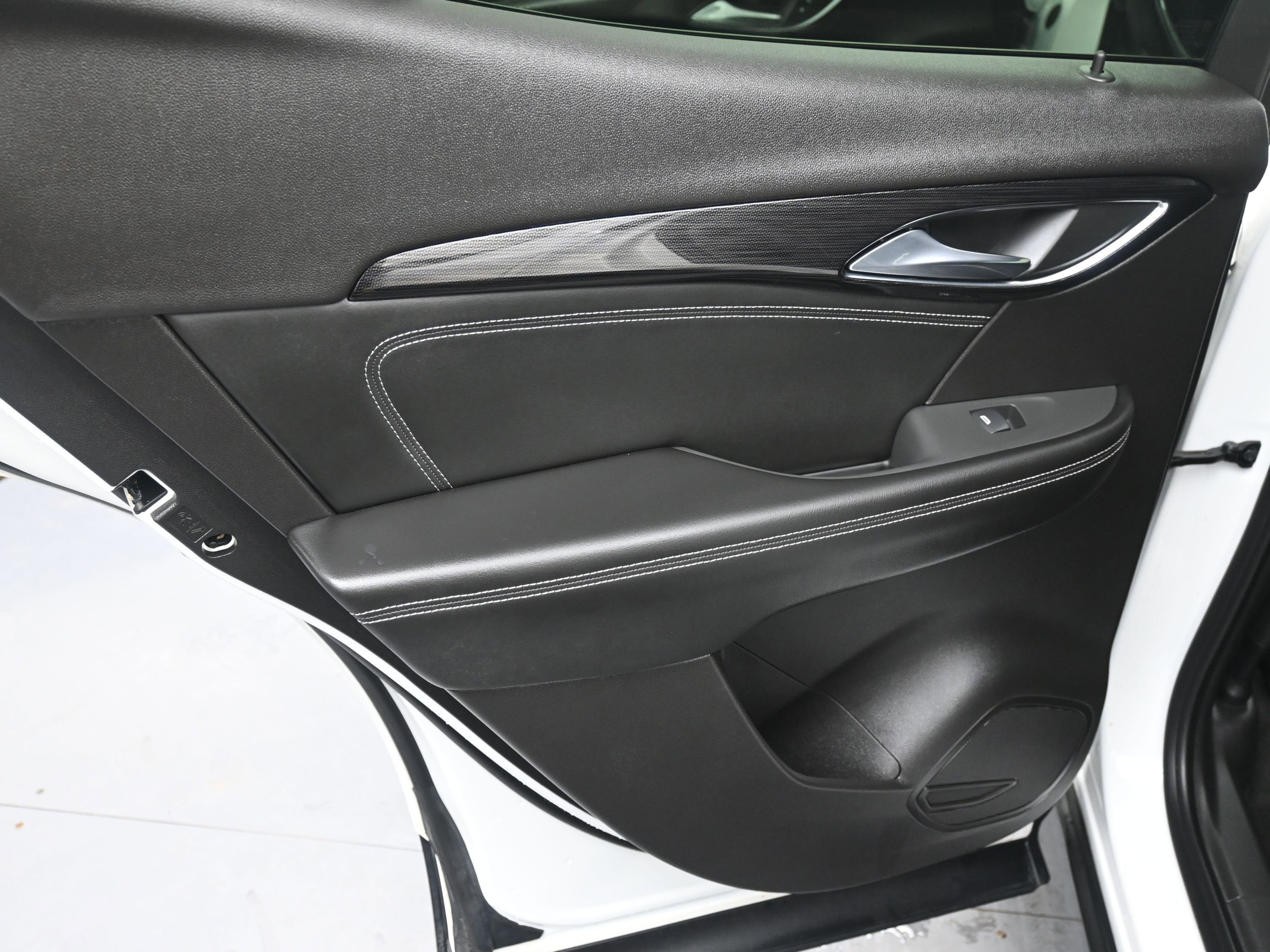 Used 2023 Buick Envision Essence image 21