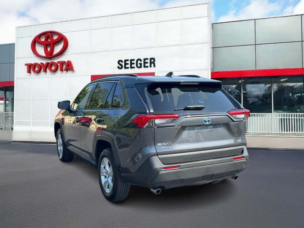 Used 2020 Toyota RAV4 LE AWD/4WD image 9
