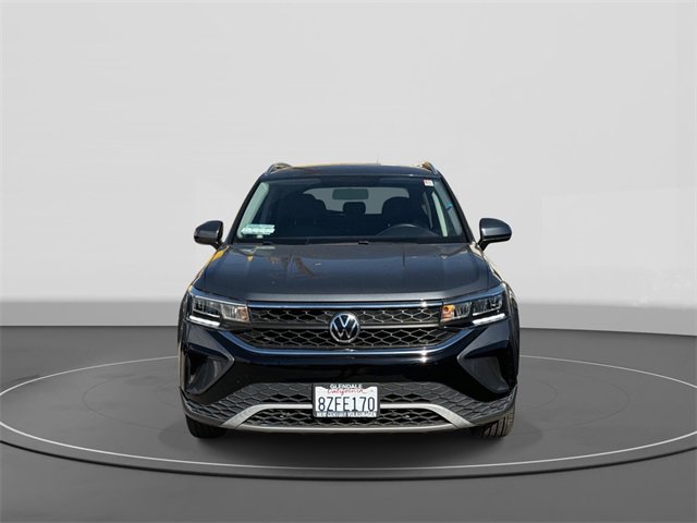 Certified 2022 Volkswagen Taos SE image 2