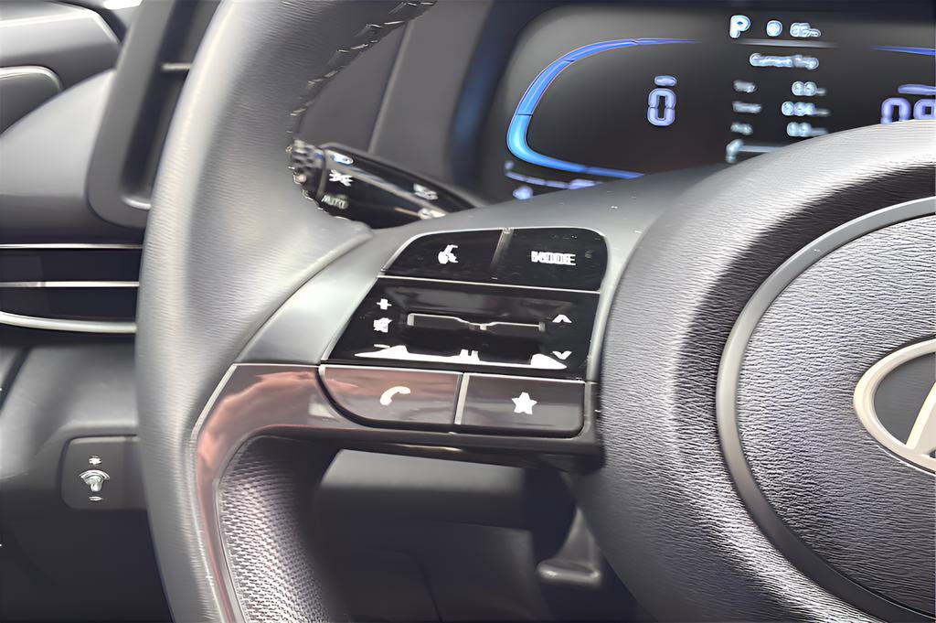 Certified 2025 Hyundai Elantra Sport image 17