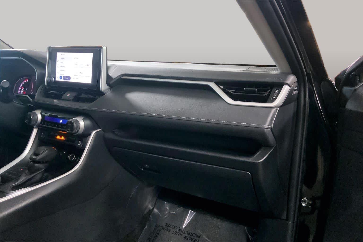 Used 2024 Toyota RAV4 XLE AWD/4WD image 19