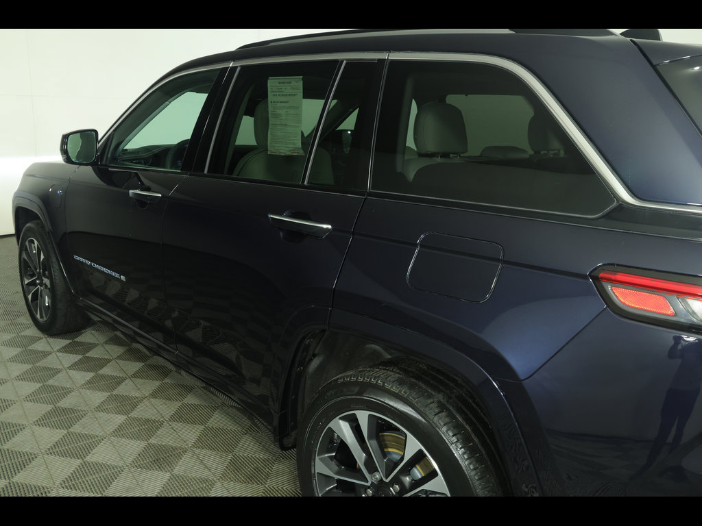 Used 2022 Jeep Grand Cherokee Overland w/ Luxury Tech Group IV AWD/4WD image 20