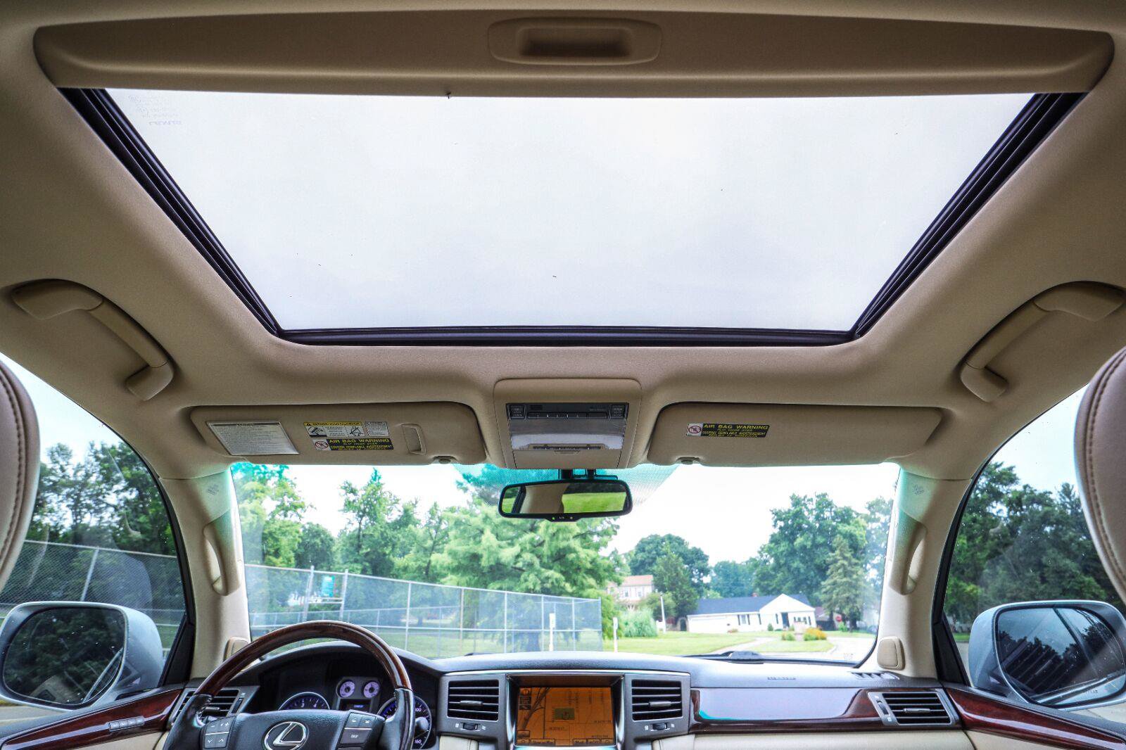 Used 2011 Lexus LX 570 4WD w/ Luxury Pkg image 6