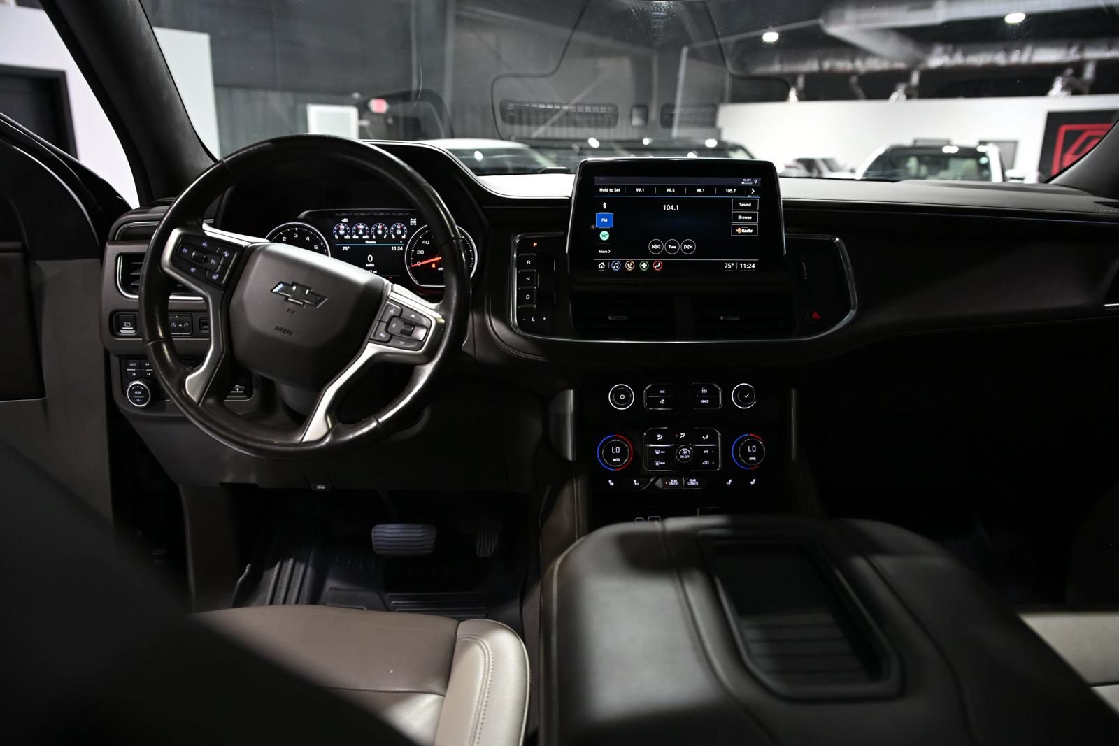 Used 2021 Chevrolet Tahoe Z71 w/ Z71 Off-Road Package AWD/4WD image 18