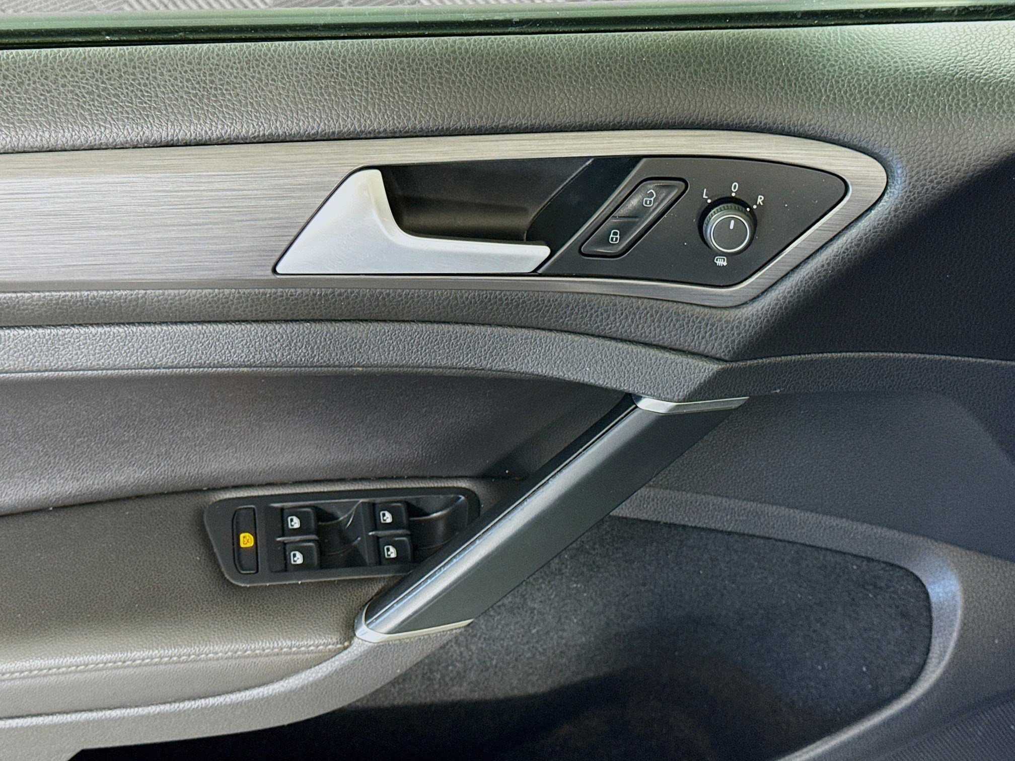 Used 2020 Volkswagen Golf 4-Door image 24