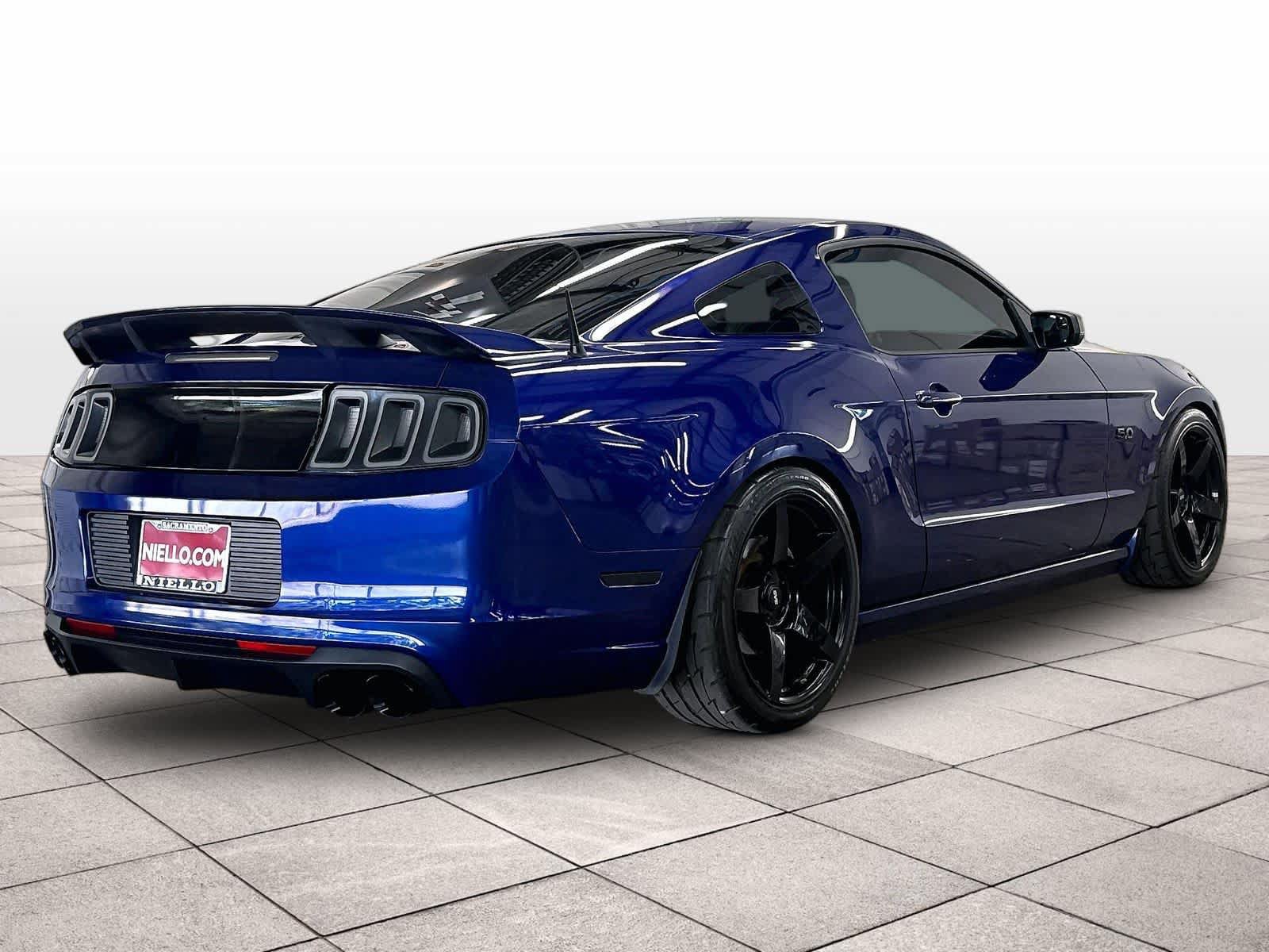 Used 2013 Ford Mustang GT Premium w/ Electronics Pkg RWD image 9