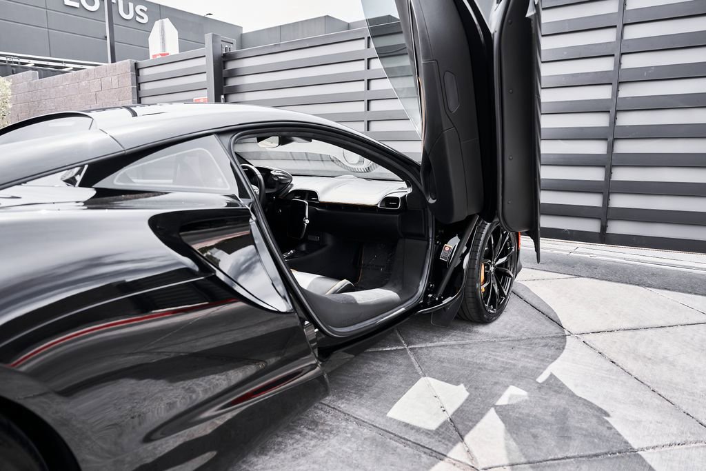 Used 2024 McLaren Artura image 26