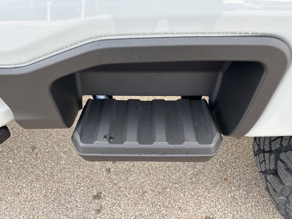 New 2026 Ford F250 Platinum w/ Tremor Off-Road Package image 5