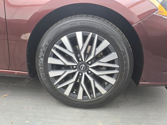 Used 2024 Nissan Altima 2.5 SV image 12
