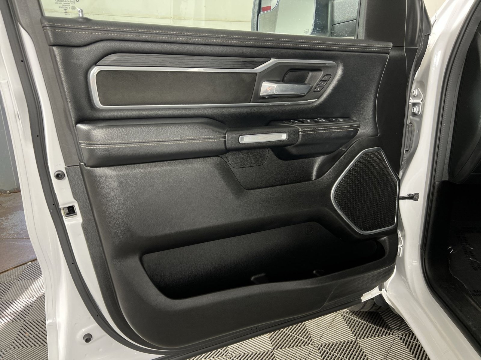 Used 2023 RAM 1500 Laramie AWD/4WD image 14