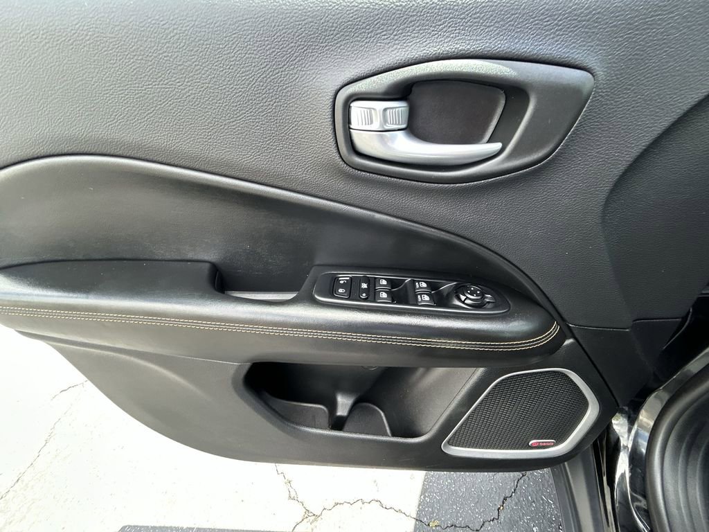 Used 2018 Jeep Compass Limited w/ Navigation Group AWD/4WD image 13