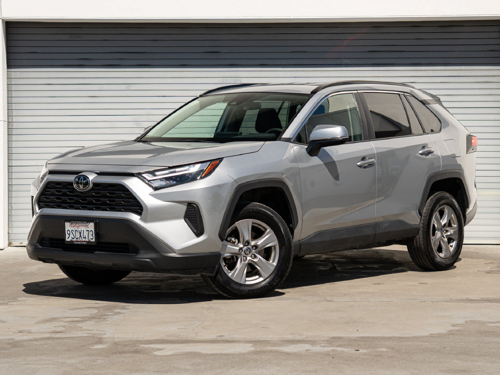 Used 2025 Toyota RAV4 XLE FWD image 1