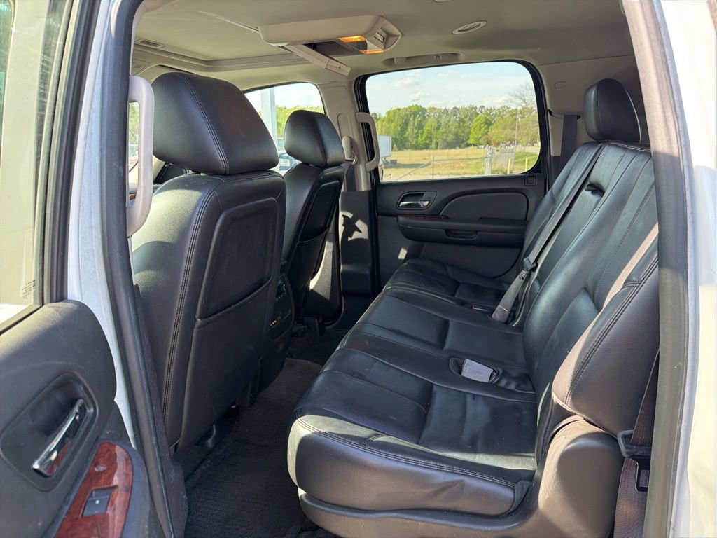 Used 2014 Chevrolet Suburban LT w/ Luxury Package image 9