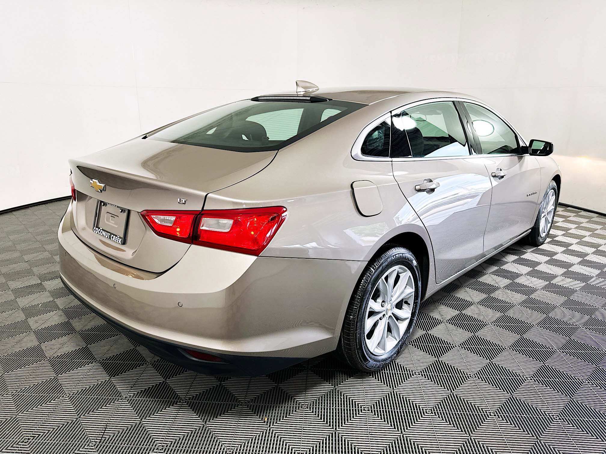 Used 2024 Chevrolet Malibu LT FWD image 3