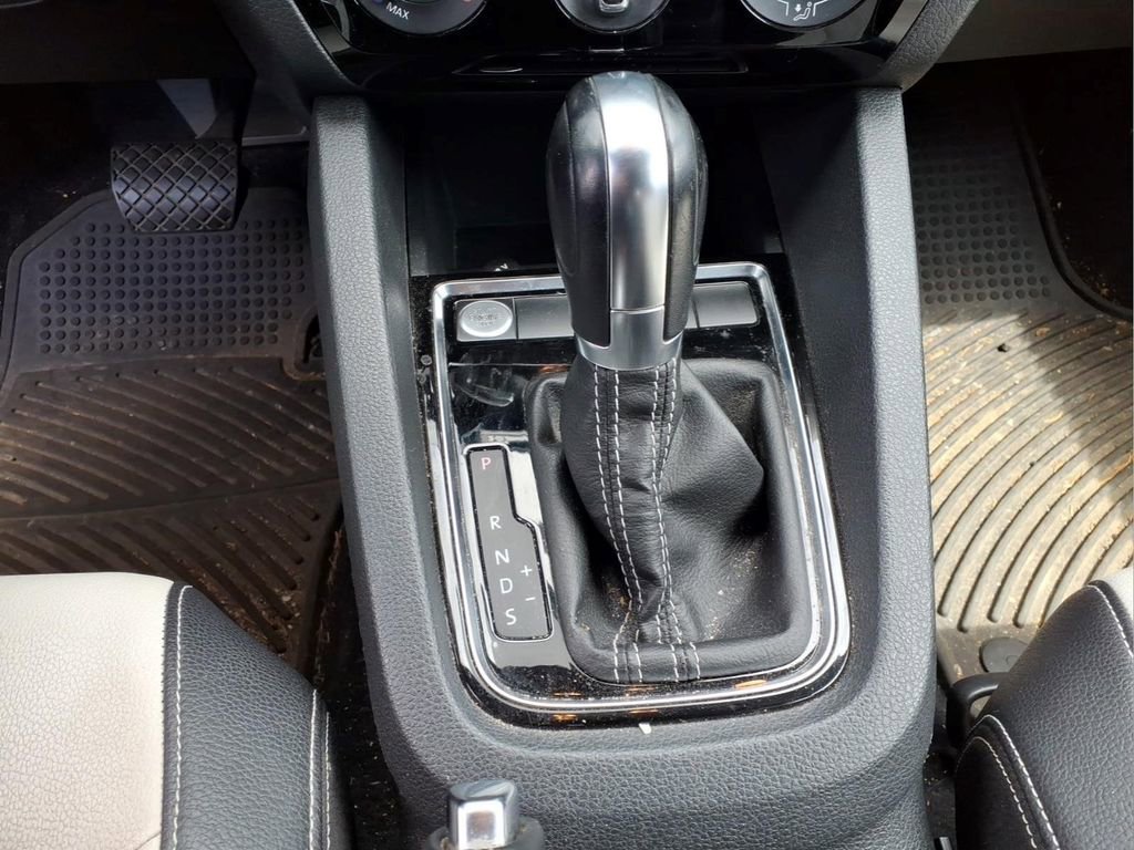 Used 2016 Volkswagen Jetta Sport FWD image 13